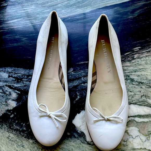 White Burberry Flats 37/7 - Picture 1 of 7